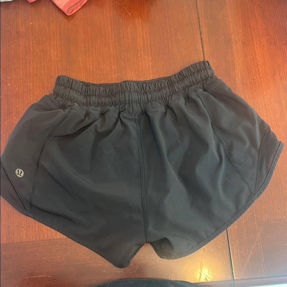 Hotty Hot Low-rise 2.5” size 2 lululemon athletica Black Athletic Shorts